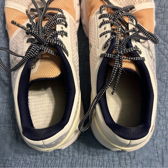 On Cloud Tennis Shoes - Picture 6 of 9